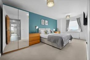 The Pinnacle by Cotels - CENTRAL LOCATION, PARKING, FIBRE WIFI, SMART TV, FULLY EQUIPPED KITCHEN - Image 2