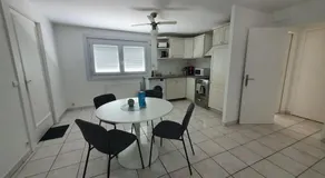 Charmant appartement au rez de jardin d'une maison - Image 2