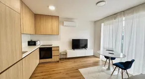 Calm Modern Studio ! 5 min to Airport ! Free Parking ! 1 min Walk to City Bus stop - Image 3