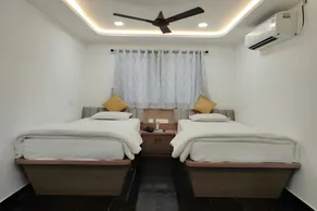 SAI REGAL LUXURY ROOMS - Image 4