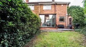 Cosy Home in Stoke on Trent - Image 4