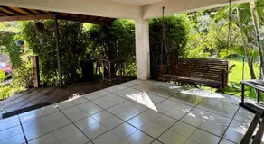 Casa con hermoso jardín y terraza - Image 5