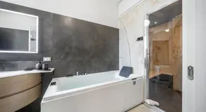 [Via Indipendenza] – Attico di lusso con Piscina - Image 4