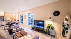 Easy Days & Soft Mornings between BNE City & GC - Holiday Home - Image 2