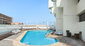 Sunsets Paradise 2BR with Parking by Beachfront Stay - Image 3