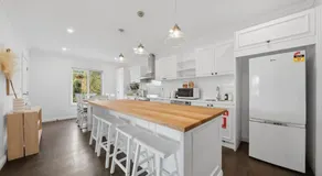 Spacious 4BR Home Near Hobart Airport Perfect for Families - Image 2