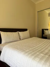 Brand new bedroom next to train station - Image 5