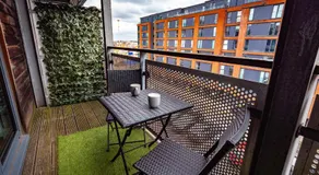 Modern Arcadian Centre Apartment 2 Bed / Balcony - Image 5