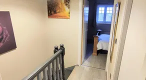 High Rigg House Bradford - Luxury Accomodation with Private Parking - Image 4