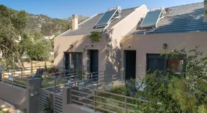 Isida cozy sea walk lodge with private garden - Image 3