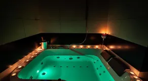 Premium Jacuzzi Apartment - Image 5