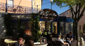 Romance in Port Grimaud - Image 4