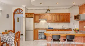 Appartement 'Casa Paco' avec vue sur la montagne, Wi-Fi rapide, climatisation et terrasse - Image 2