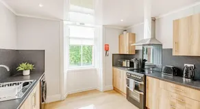 Spacious City Apt - Dunfermline - Image 2