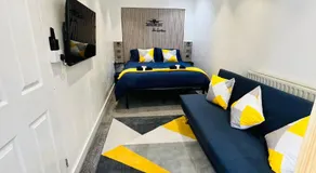 AeroSuites Luton - SHARED AND PRIVATE Accommodations mins from Luton Airport,FREE selected Breakfast,Adults Only,FREE Parking subject to availability and reservation only, Whats Up number required, Late Self Check In and Out by request only - Image 2