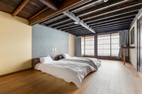 最大3名の個室を貸切利用。専用シャワー・トイレ。共用リビング。 - Image 2