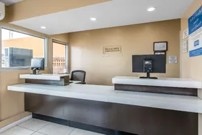 Broadway Inn and Suites - Image 3