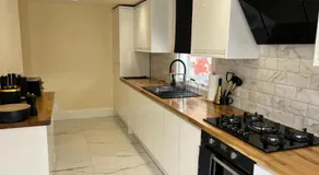 Glasgow Central Paradise - Spacious 3- Bed House - Image 5