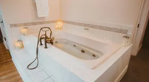 Garden Grove Inn Bed and Breakfast - Image 2
