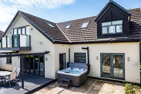 Stalybridge Sanctuary - Luxe Hot Tub Retreat - Image 5