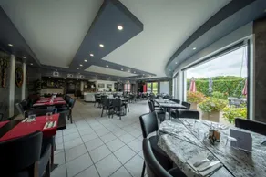 Hotel La Bonne Etape - Image 3