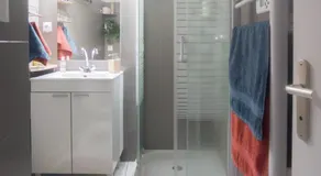 Chambre indépendante avec salle de bain privée - Image 2