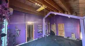 Flyby pole studio - Image 2