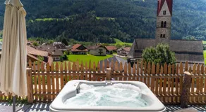 Apartments, Guest House & historic Chalet Neuhaus - Image 3