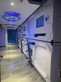Jianpuke Space Capsule Backpacker Hostel - Image 3