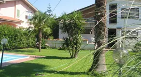 FLOWER-House - Image 2