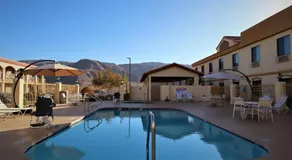 Oasis Inn & Suites 29 Palms Hotel Joshua Tree National Park - Image 2