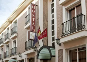 Hostal Carlos III - Image 4