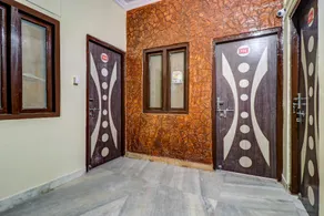 OYO Collection O 72338 Hotel Bliv - Image 2