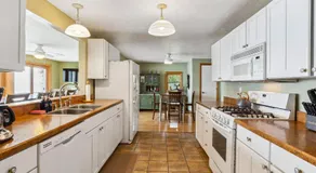Sunset Haven - Lakeside Retreat in GOTL - Image 4