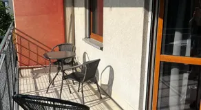 Cozy studio with Balcony & Parking - Image 5