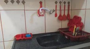 Kitnet para solteiro ou casal com banheiro e cozinha privativos - Image 4