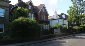Acorn Lodge Guest House - Free parking - Image 2