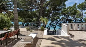 Beachfront Deluxe B&B - Image 2