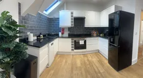Mary Page Suite Your Home in the Heart of Town 3-Bed Parking - Image 4