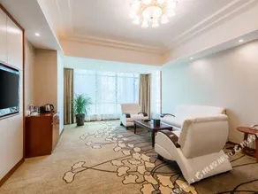 Crown Hotel - Image 4