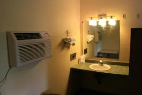 Portland Value Inn and Suites - Image 5