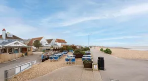 2 Seaside Bedroom home, Garden, 6 guests, Parking, Contractors-Families welcome - Image 3