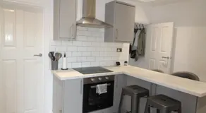 4 bed 2 bath House in medway - Image 3