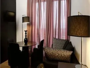 Sweet Hotel - Image 4