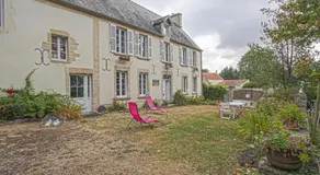 Spacious Holiday Home With Garden - Image 3