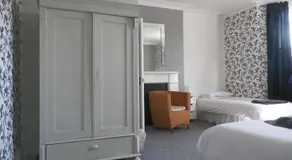 Victoria Guest House - Image 2