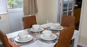 Modern 3Bed-Rooms Bradley Stoke Detached-House Free-Parking Wifi Sleeps5 - Image 2