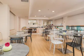 Chic Hotel - Image 5