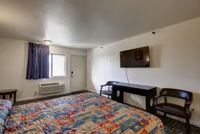 Budget Inn - Image 4