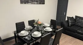 Contractors, Groups 4xBedRooms 5xDouble Beds, Close to City free parking sleeps x 10 WiFi ,Netflix,LGI Check Reviwz - Image 3